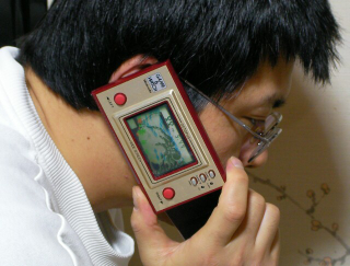 Illustration for article titled Nintendo Game & Watch Modded Into Cellphone (Verdict: WANT)